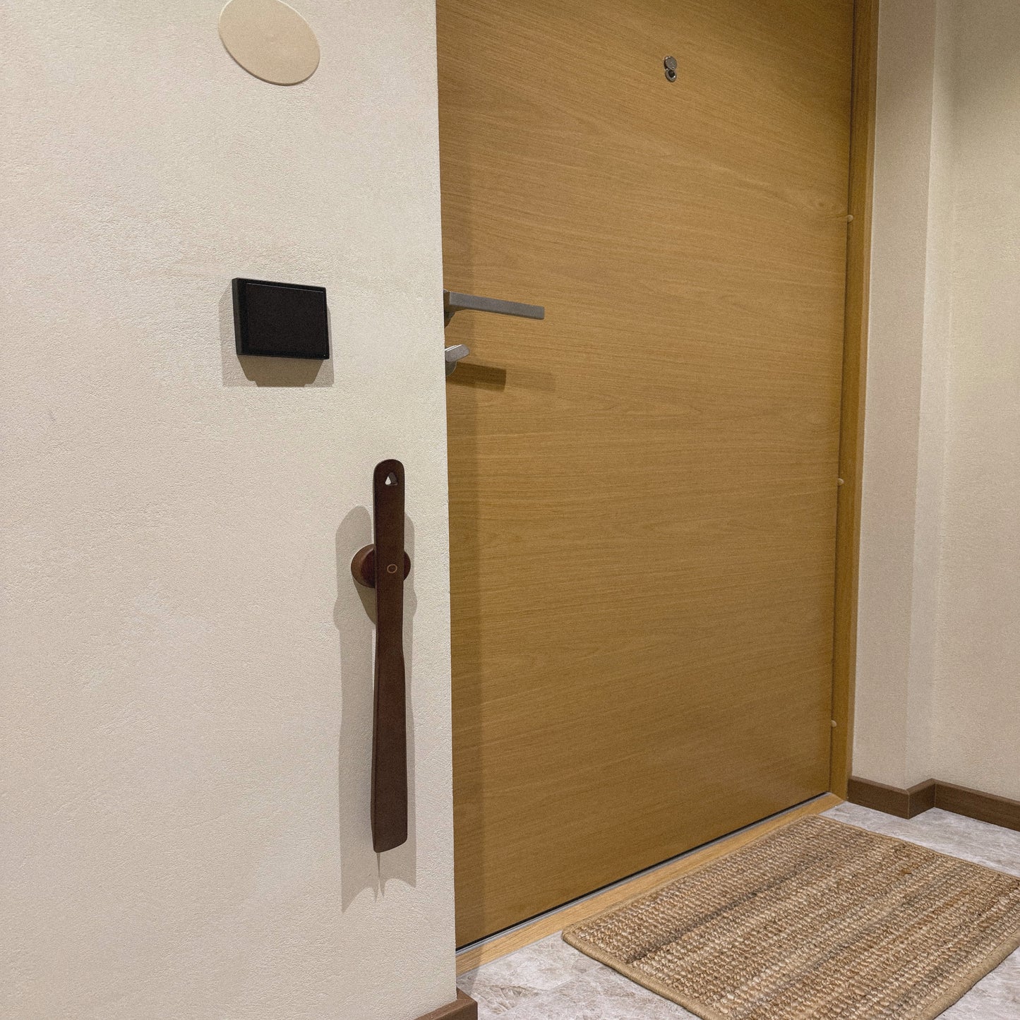 Орехово-коричневый