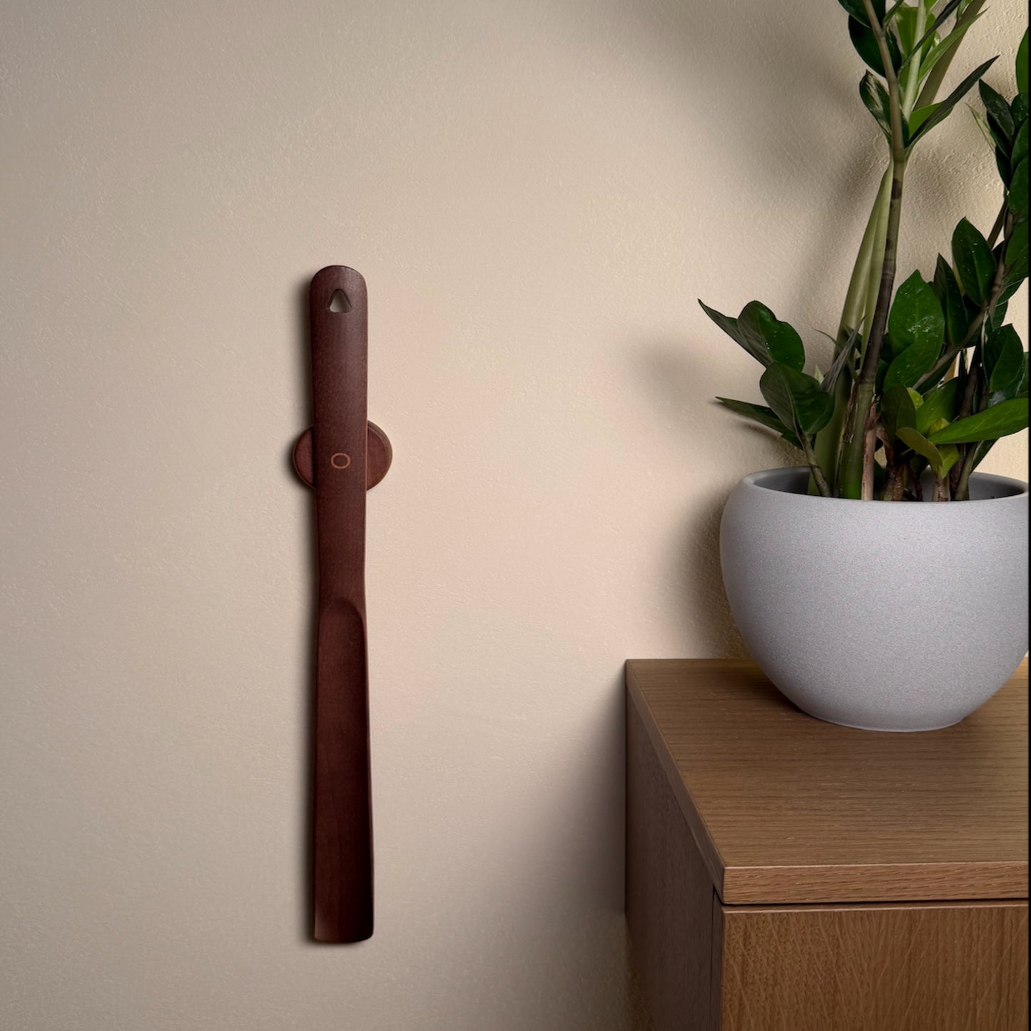 Орехово-коричневый